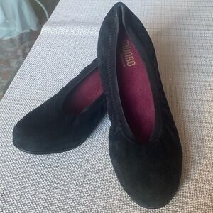 Munro Black suede Ballet Quilted Shoes Flats
